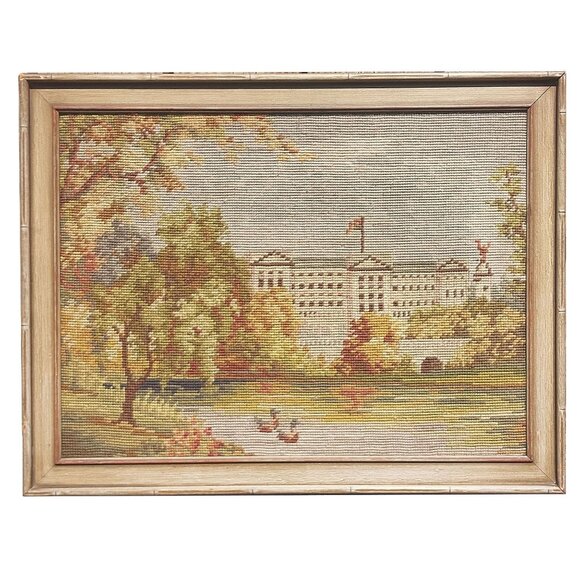 Buckingham Palace Needlepoint Art In Wooden Frame Hiawatha Heirloom Kit 1930-194 - Picture 1 of 5